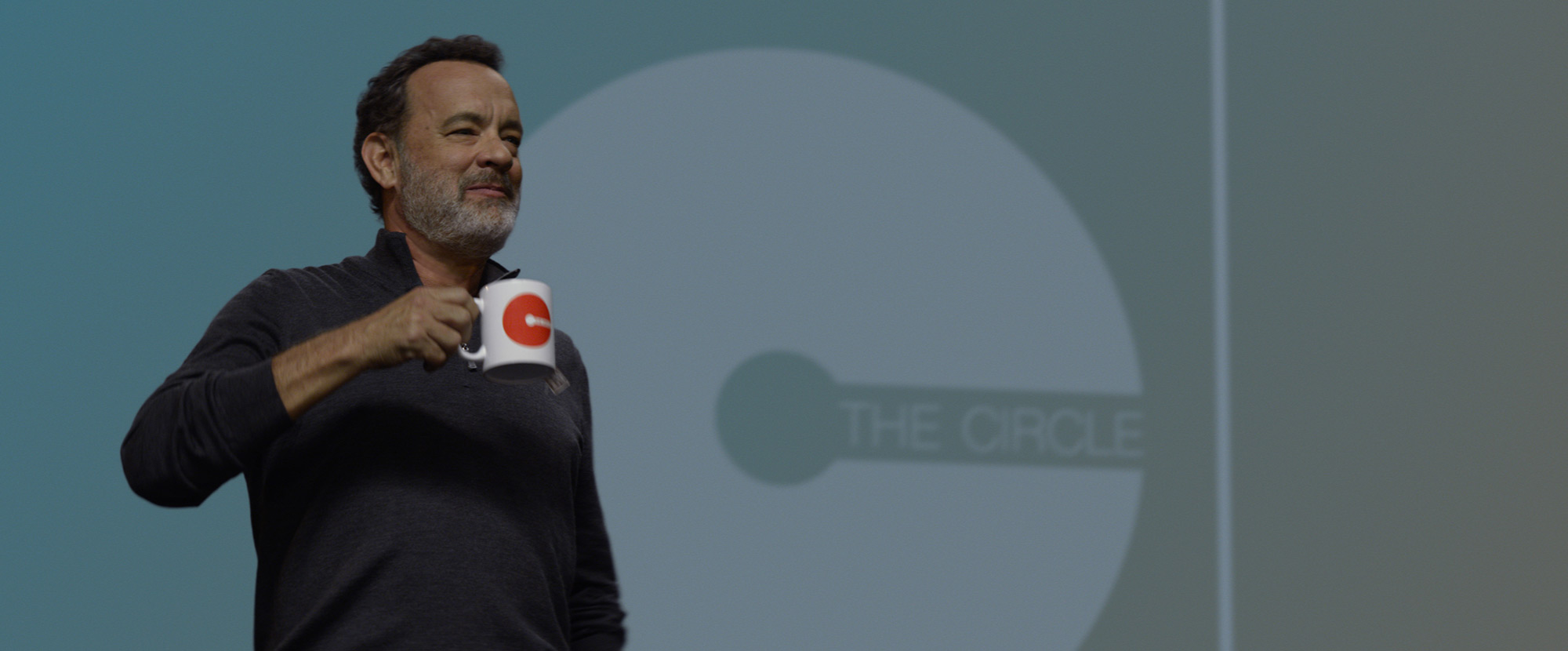 Emma Watson fait face à Tom Hanks dans la bande annonce de The Circle