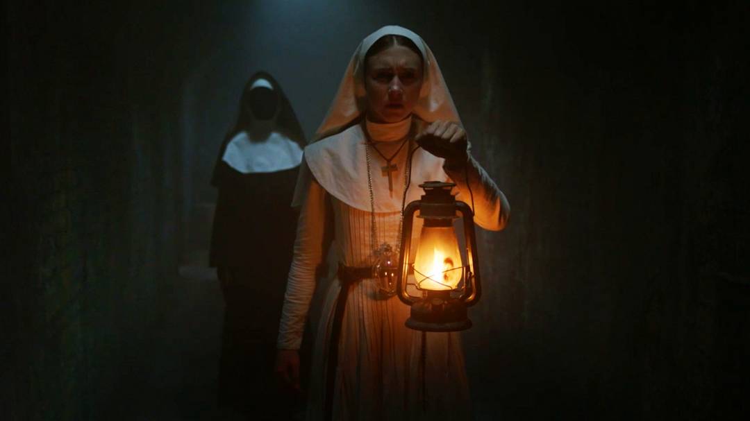 La Nonne surgit de l&rsquo;ombre dans la bande annonce du spin-off de Conjuring