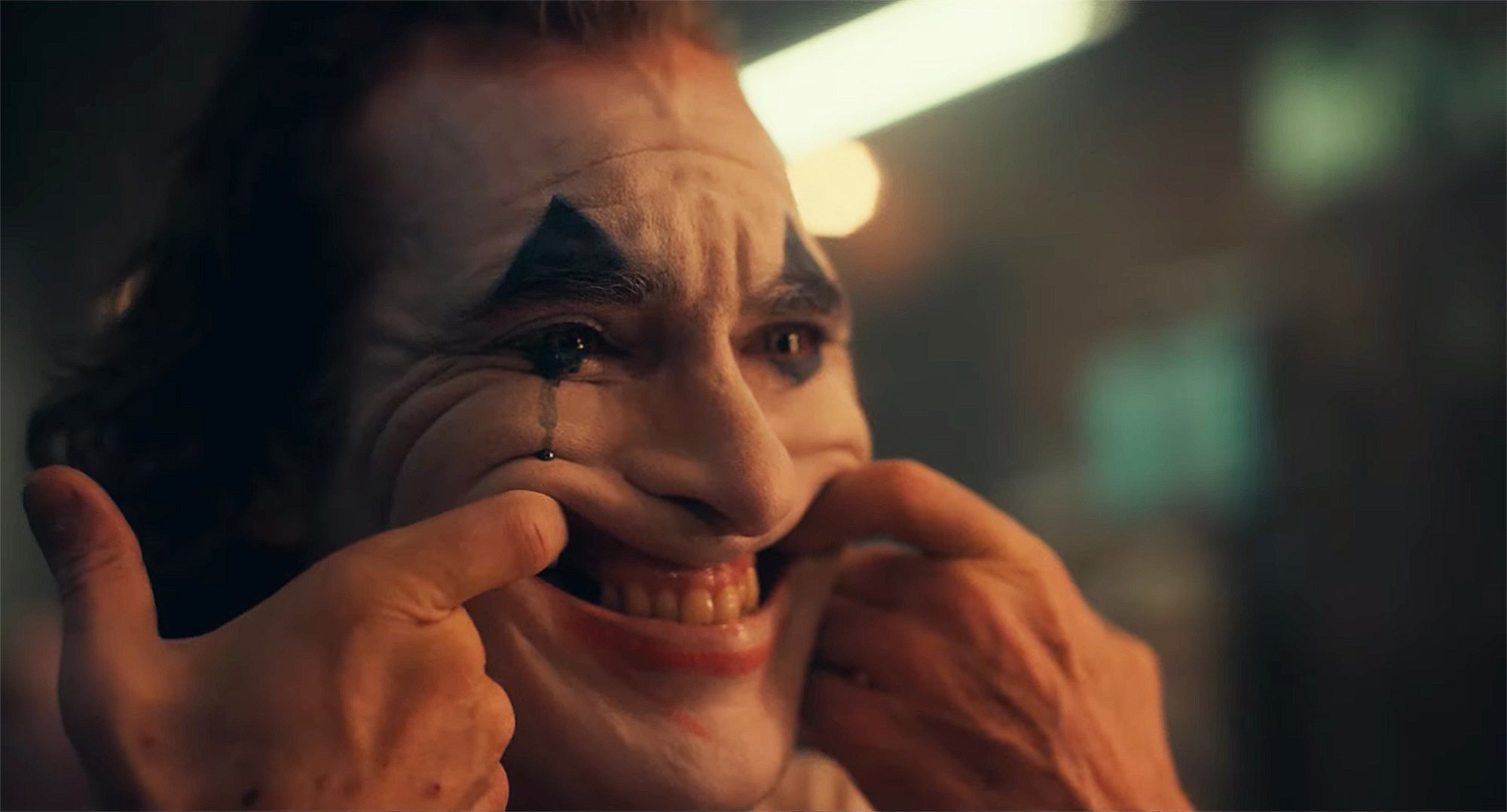 Joaquin Phoenix inquiétant dans la bande annonce de Joker